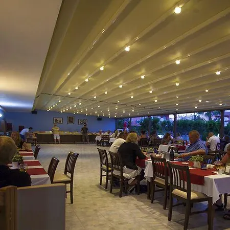 Adora Hotell