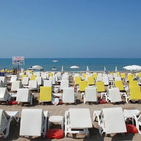 Hotell Adora 3*