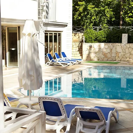 Adora Hotell 3*