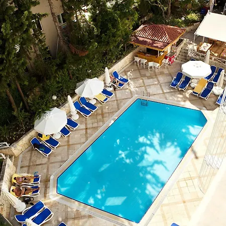 Adora Hotell Side