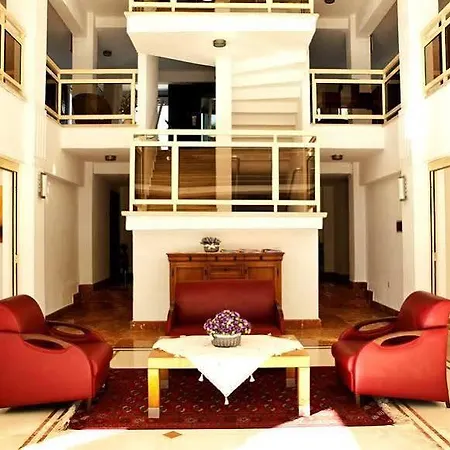 Hotell Adora 3*